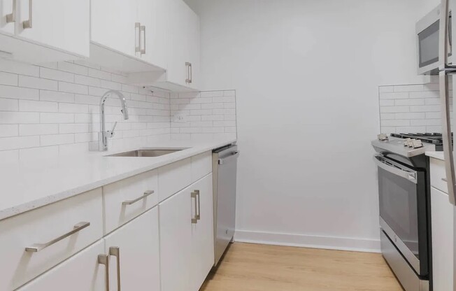469 9 AVE