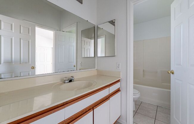 3 beds, 2.5 baths, $1,945, Unit UNIT 1096