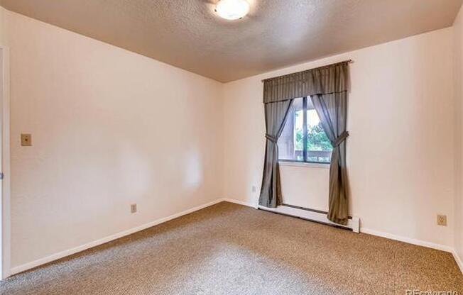 2 beds, 1 bath, $1,895