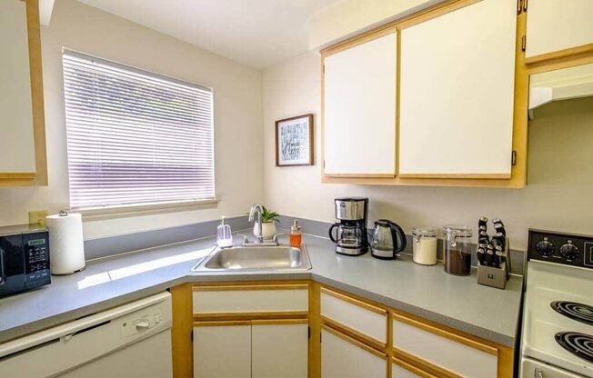 2 beds, 1.5 baths, 900 sqft, $1,585, Unit 3773