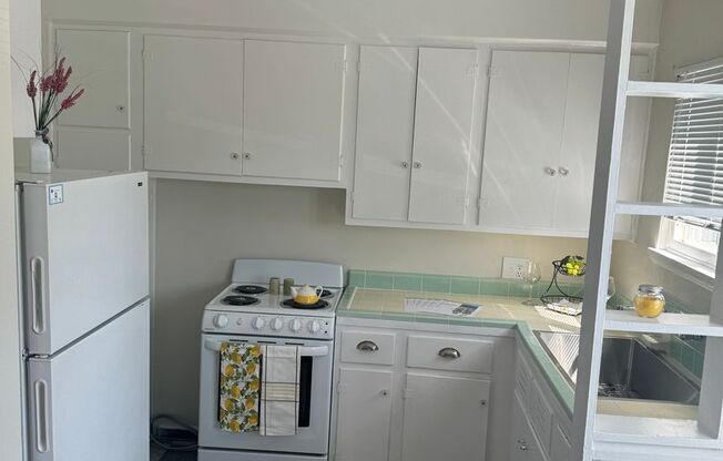 Kelli Ann Apartments