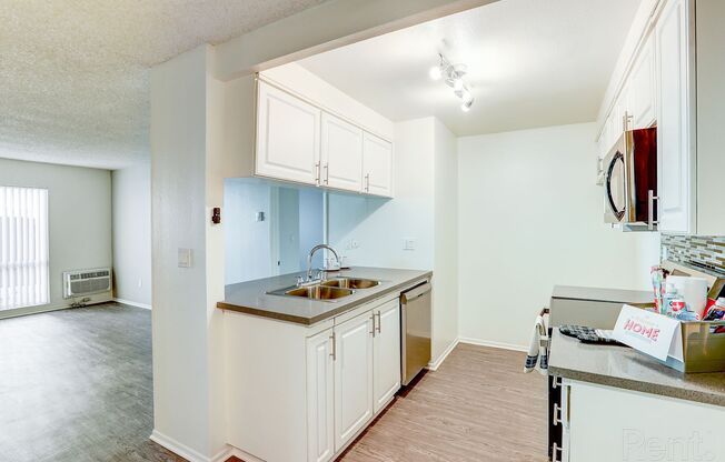 1 bed, 1 bath, 700 sqft, $2,077, Unit Unit 06D