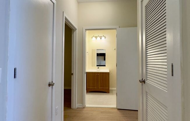 2 beds, 1 bath, 913 sqft, $1,399, Unit 411 Unit 204