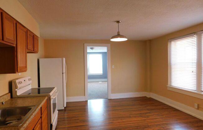 1 bed, 1 bath, $550, Unit 5