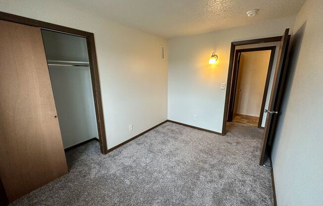 2 beds, 1 bath, $750