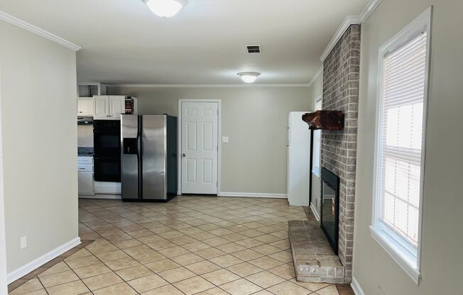 3 beds, 2 baths, $1,650