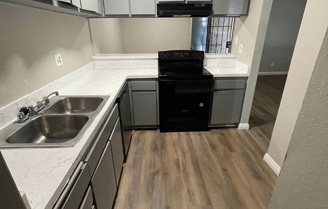 2 beds, 2 baths, 914 sqft, $1,650, Unit 402
