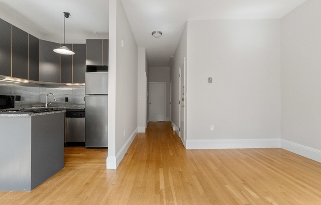 182 W BROOKLINE ST