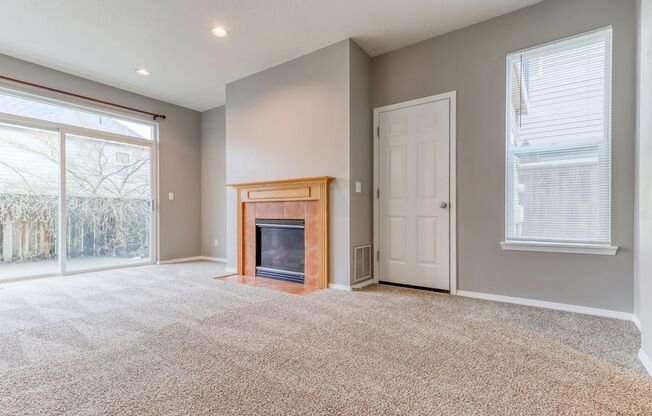 Beautiful 3 Bedroom Home in Beaverton with Fenced Patio, Attached Garage & Fireplace!