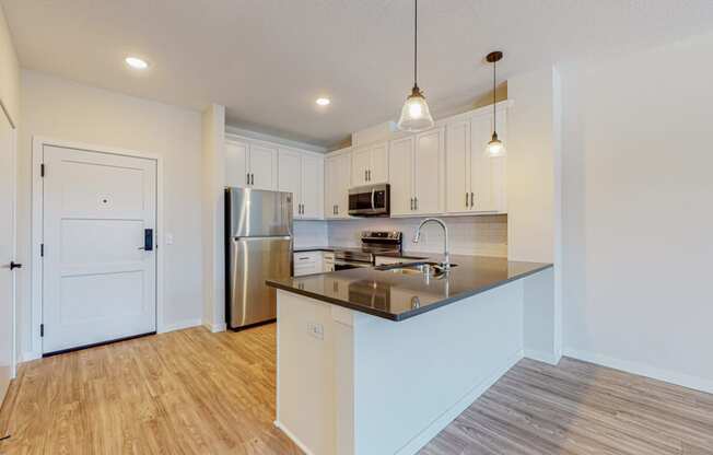 Elegant Backsplashes In Kitchen at Shady Oak Crossing, Minnesota, 55343