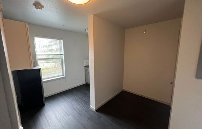 1 bed, 1 bath, 300 sqft, $1,175, Unit 109