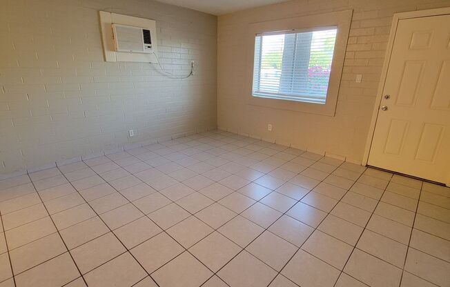 Studio, 1 bath, 400 sqft, $749, Unit 01