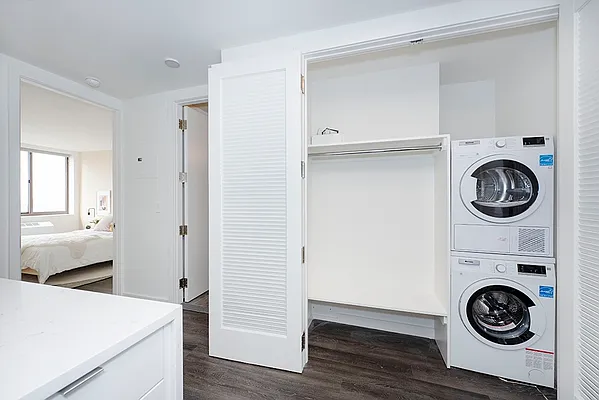 Studio, 1 bath, $5,000, Unit 32G