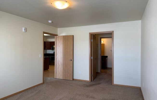 1 bed, 1 bath, 718 sqft, $985, Unit 605-307