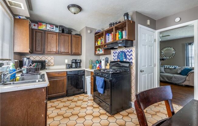 12413 WORTHINGTON AVE Cleveland, OH 44111