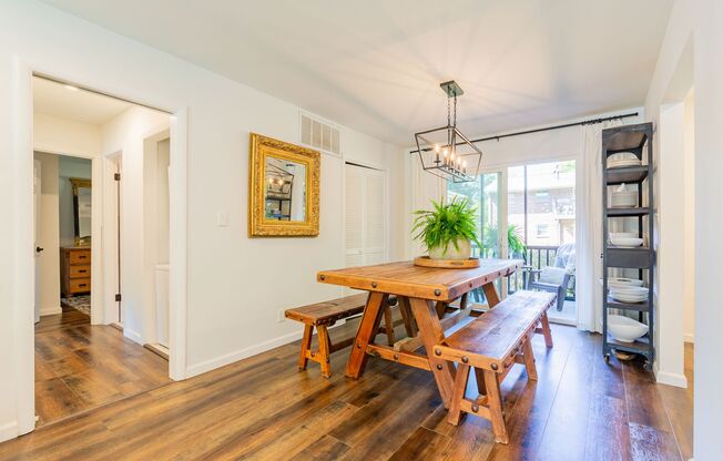 Fully Furnished 2 Bed/1 Bath Condo in Highly Desired Emory Chase!