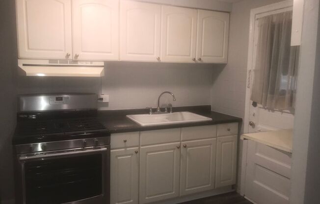 2 Bedroom / 1 Bath Townhome + Garage -- Bellevue/Brighton Heights Area