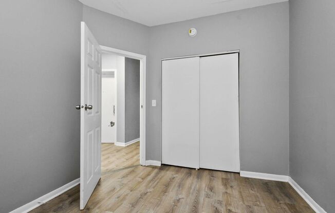2 beds, 1 bath, 1,000 sqft, $1,695, Unit 4240 - 1W