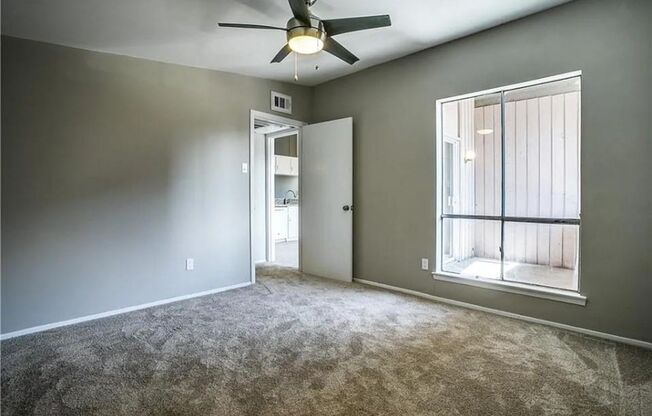 2 beds, 1 bath, $1,225, Unit # 202