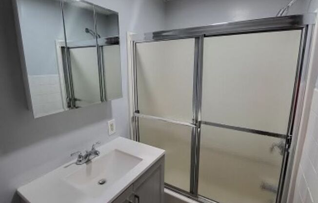 2 beds, 1 bath, $1,500, Unit Unit 2