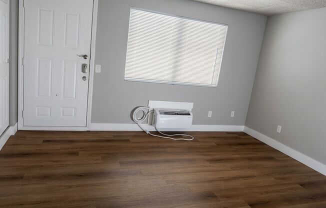 Studio, 1 bath, 650 sqft, $850, Unit 26