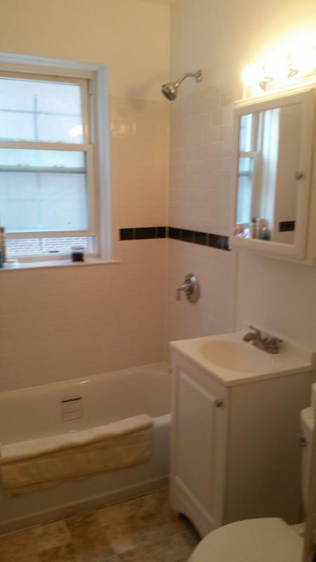 2 beds, 1 bath, $3,000, Unit 6