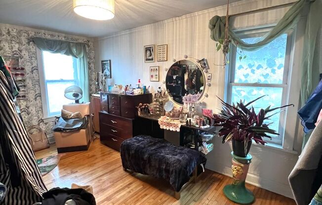 3 beds, 2 baths, $1,600