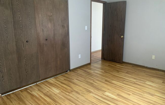 2 beds, 1 bath, $850, Unit 18