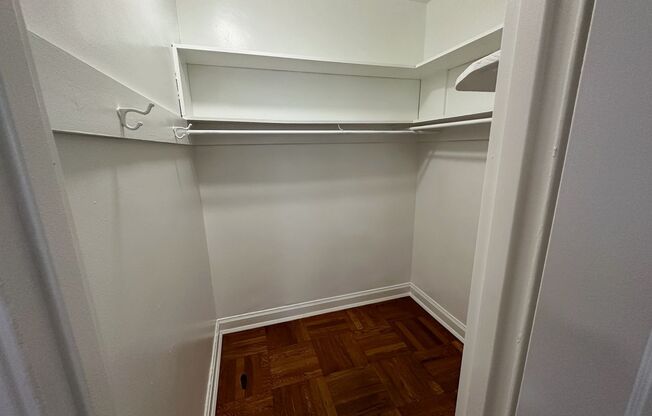 2 beds, 1 bath, 975 sqft, $1,800, Unit Royal York 114