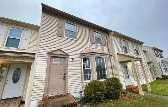 3 bedroom townhome! Fenced backyard.