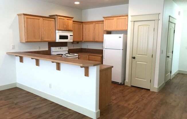 2131 Amy | Spacious Boise Townhome Near BSU, Lawn Care Included!