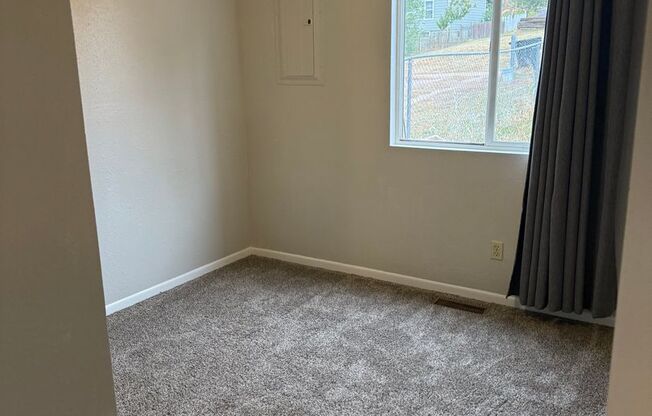 3 beds, 1 bath, $1,500