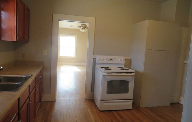 2 beds, 1 bath, $975