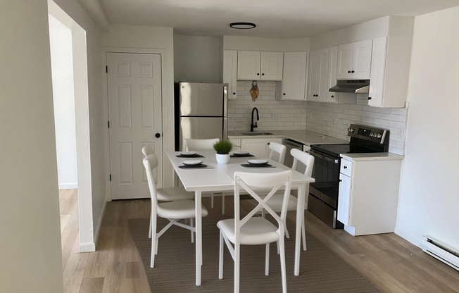 1 bed, 1 bath, 700 sqft, $1,950, Unit 25