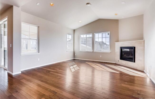 4 beds, 3.5 baths, $3,595