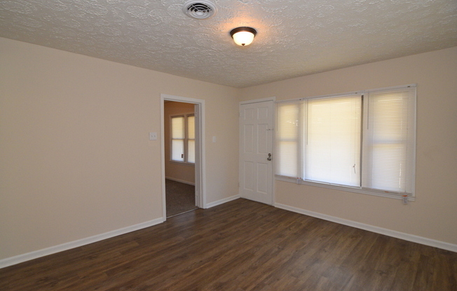 3 beds, 1 bath, $835