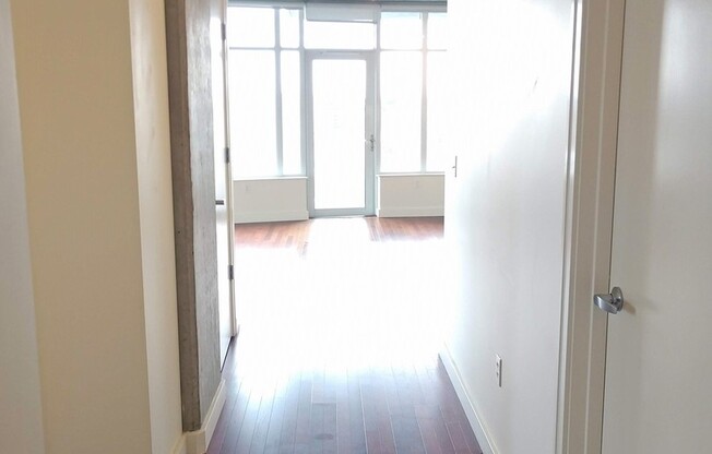 Pet-Friendly 2 Bedroom Luxury Condo with Panaromic Views at the Civic