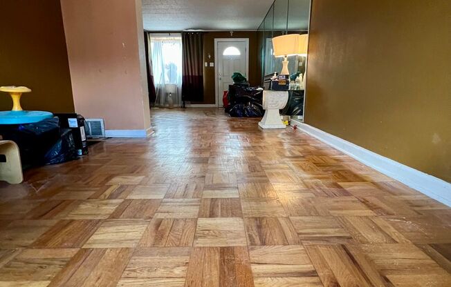 Stunning 3-Bedroom Townhome in Wissinoming! Available NOW!