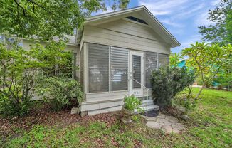 3 beds, 1 bath, $2,300