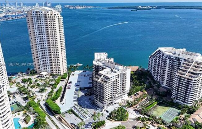 1 bed, 1.5 baths, $3,100, Unit # 916