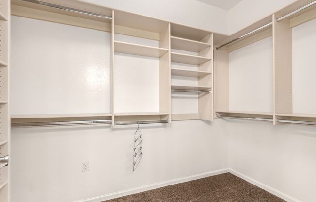 2 beds, 2 baths, $2,900, Unit # 1076