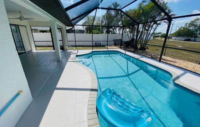 Furnished pool House located in the beautiful city of Cape Coral