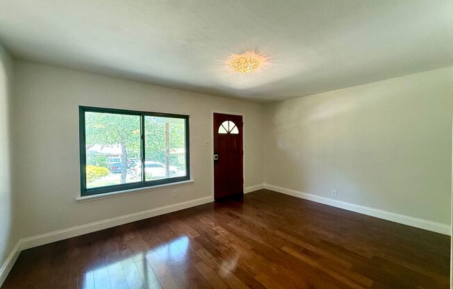 Large Home in East Austin! Available Now.