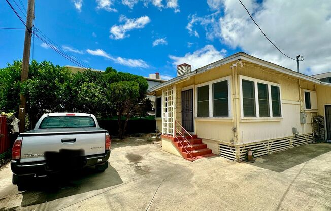 2623A Nahaku St