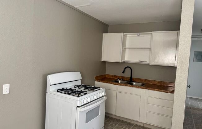 Cute 3/1 Home Available for Immediate Move In!