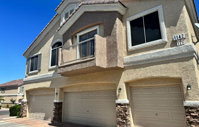 Great 3 Bedroom, 2.5 Bath Town Home in Paradise Court Henderson...