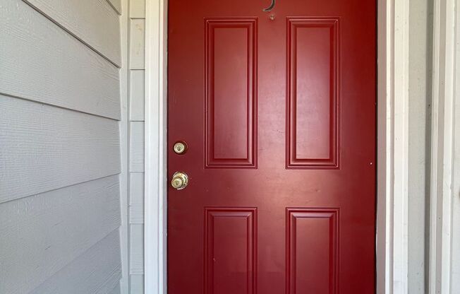 Spacious Upstairs Two Bedroom with Great Natural Light in Mt Tabor/Montavilla!- PETS WELCOME! Off St Parking & Onsite Laundry