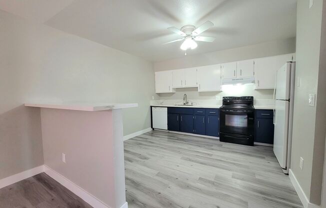 2 beds, 2 baths, 875 sqft, $1,455.5, Unit 26