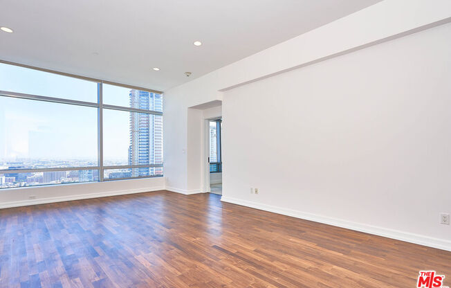 1 bed, 2 baths, 1,000 sqft, $6,195, Unit 31E