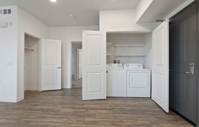 2 beds, 1 bath, 864 sqft, $2,575, Unit 305